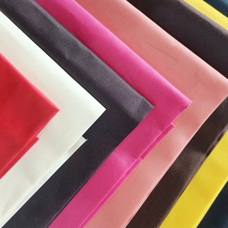 TMIE-08-1-3 Légáteresztő ruhavászon szélesség 115 cm Súly 90 GSM Összetevő poliészter, sima polírozott poliészter poplin szövettel festve